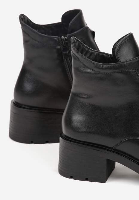 Czarne Botki ze Skóry Naturalnej na Słupku Ozdobione Przeszyciami Deleisa