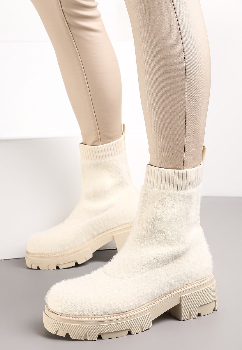 Czarne Botki na Grubej Podeszwie z Elastyczną Cholewką Kirel