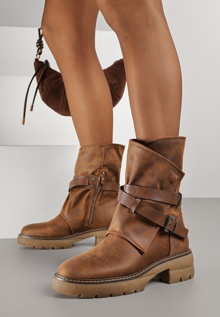Brązowe Botki z Nieregularną Cholewką Zdobioną Paskami i Sprzączkami Zinbelle