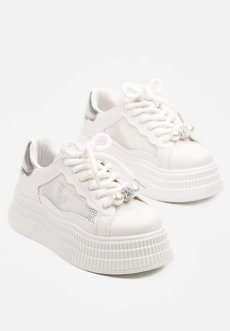 Biało-Srebrne Sneakersy na Grubej Podeszwie z Siateczką na Boku i Aplikacją z Perłami Aberla
