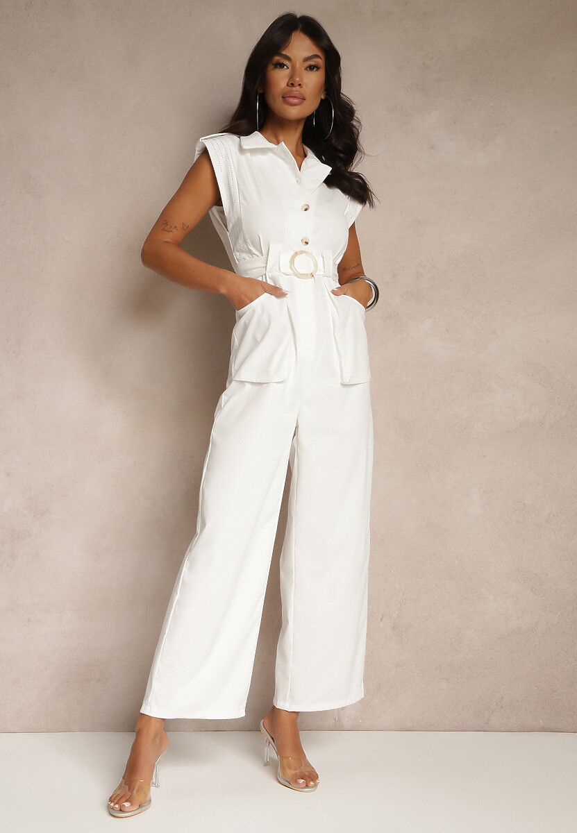 Biały Kombinezon Taliowany Ozdobiony Cyrkoniami i Guzikami Lumevarae