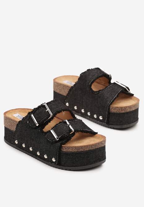 Czarne Klapki na Platformie z Korka z Postrzępionymi Paskami Klamrami i Nitami Zelirene