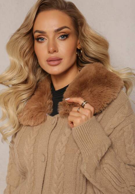 Beżowy Wiskozowy Kardigan w Warkoczykowy Splot z Futrzanym Kołnierzem Nirossa