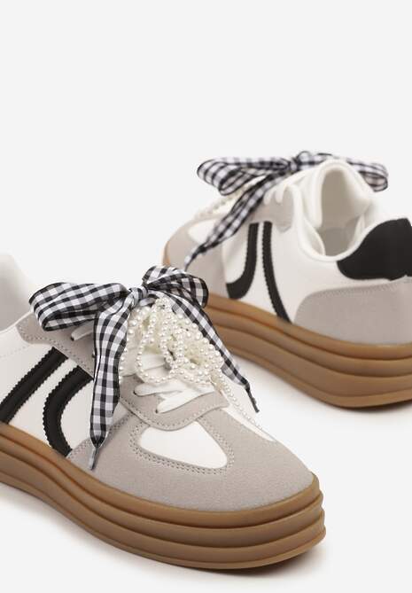 Białe Sneakersy Typu Klasyczne Tenisówki Zdobione Wstążką i Perłami Amivaria