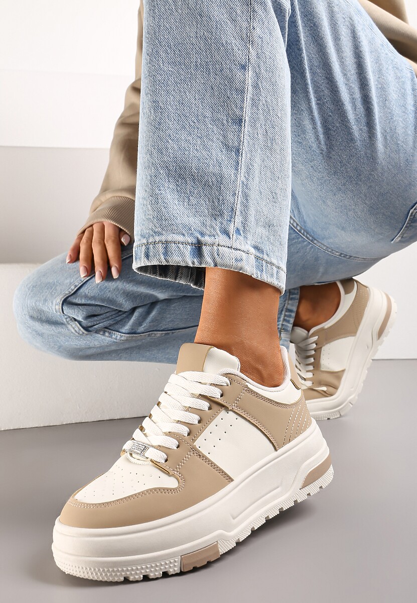 Białe Sneakersy z Ekoskóry na Grubej Podeszwie z Ozdobnymi Wstawkami Sarnei