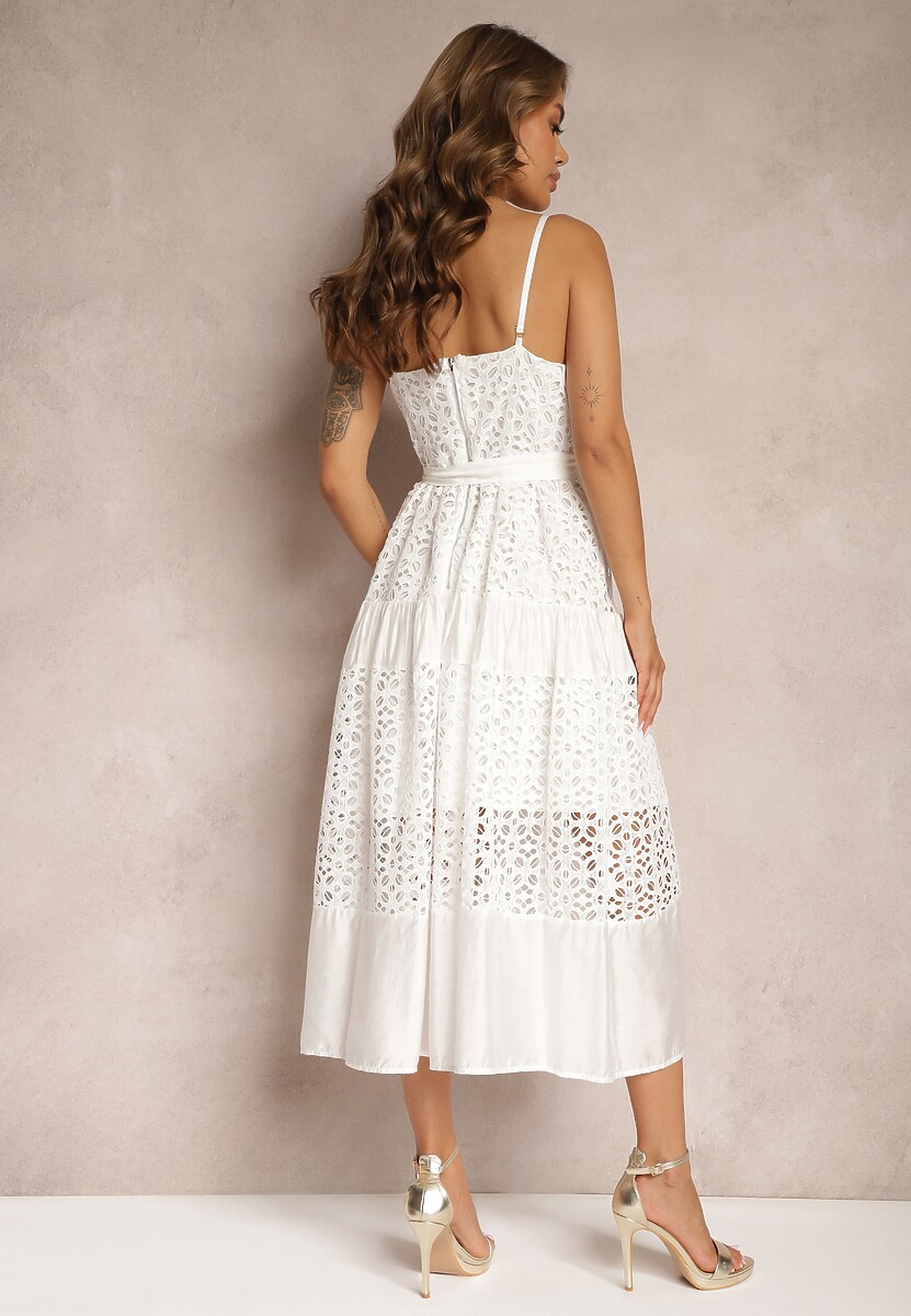 Biała Ażurowa Sukienka o Rozkloszowanym Kroju na Ramiączkach z Materiałowym Paskiem Residia