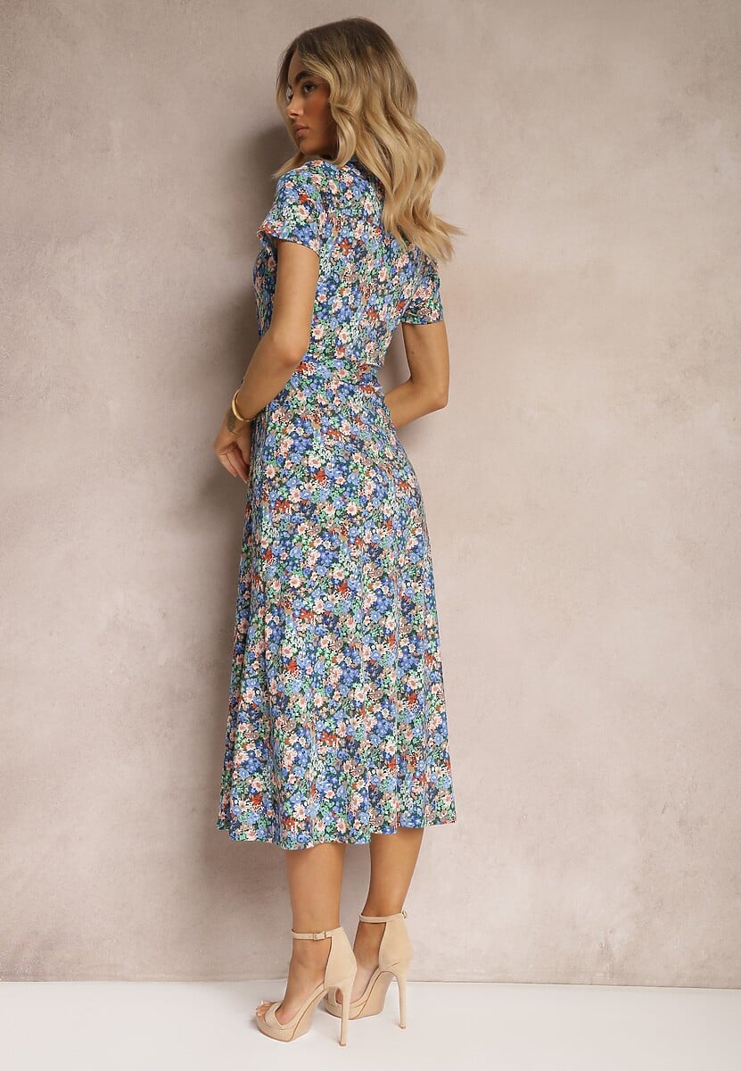 Niebieska Rozkloszowana Sukienka z Wiskozą Zapinana na Guziki Ozdobiona Paskiem Dimica