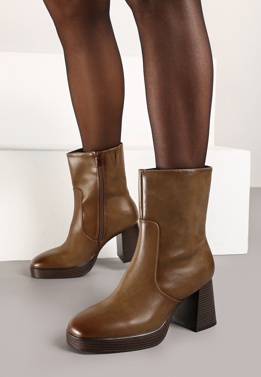 Ciemnobeżowe Botki na Słupku z Lekkim Ociepleniem Irilora