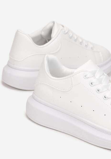 Białe Sneakersy na Grubej Podeszwie z Przeszyciami i Perforacją Amela
