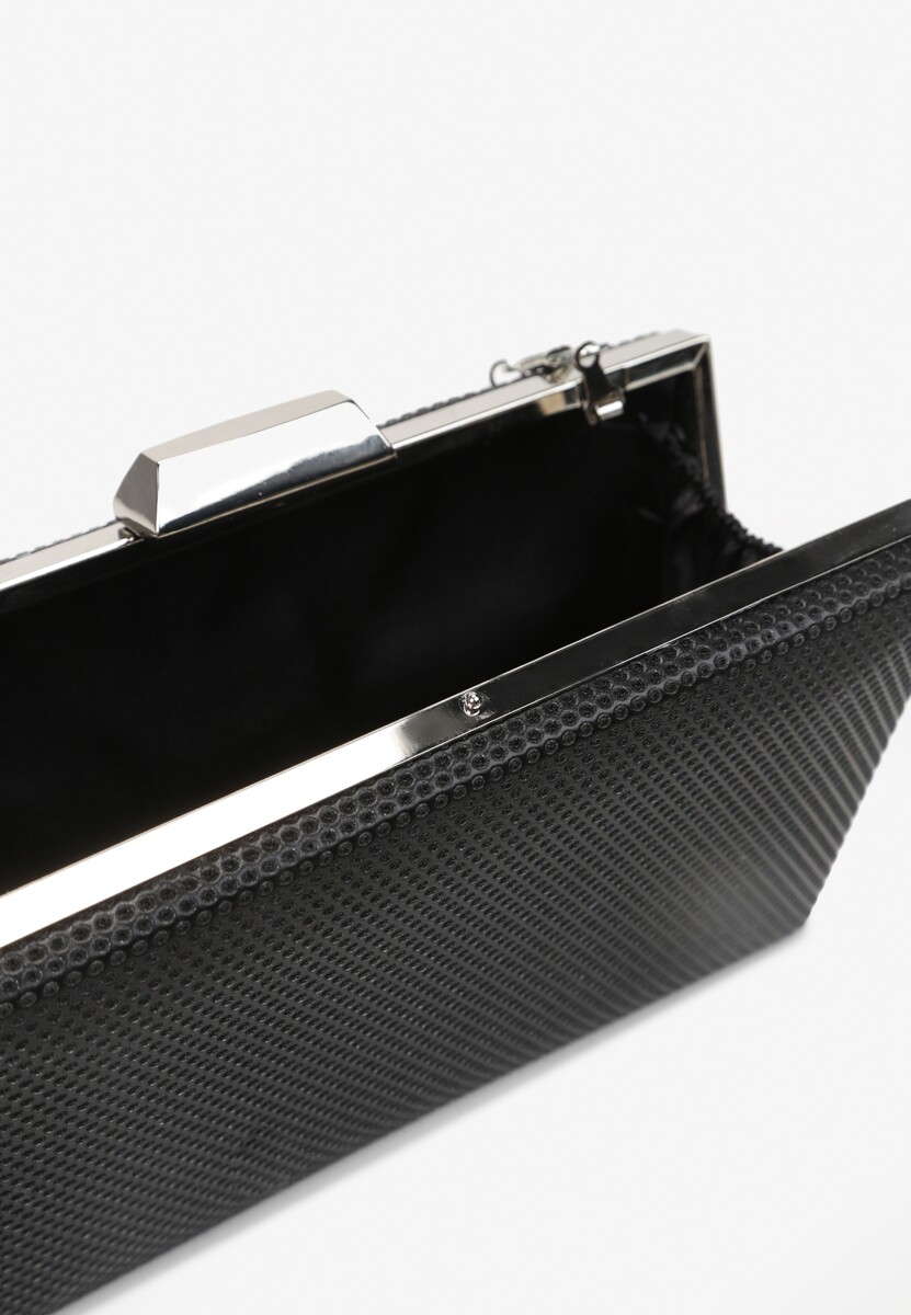 Czarna Brokatowa Torebka Kopertówka z Zatrzaskowym Zapięciem Kamanate