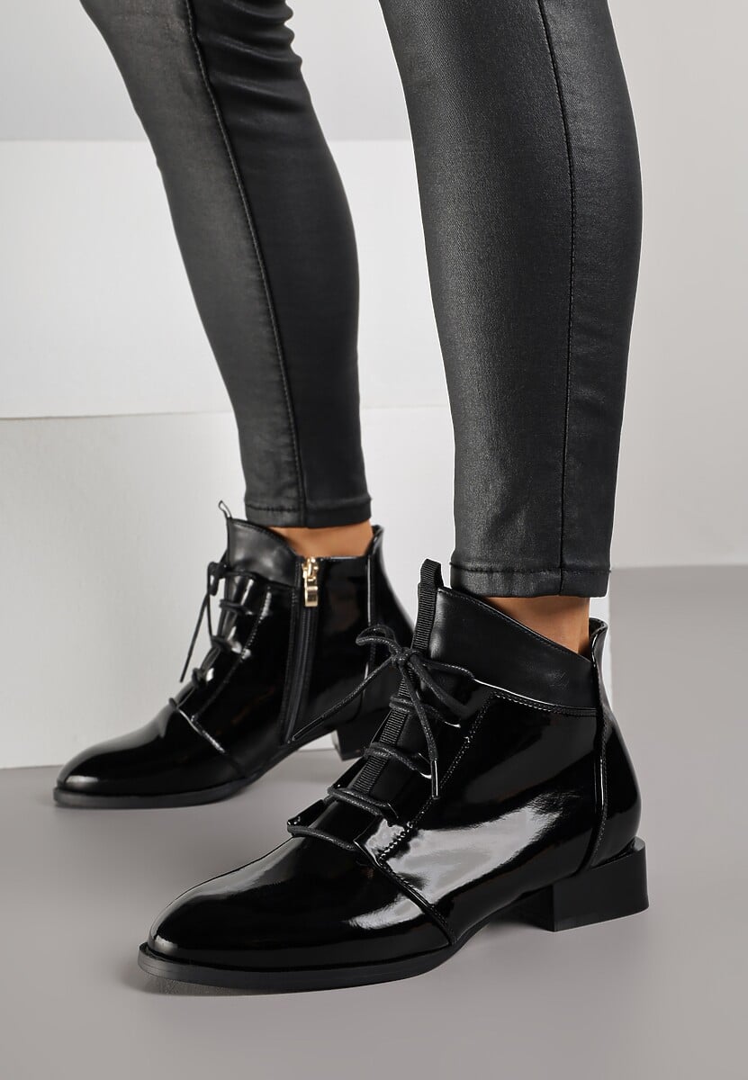 Czarne Botki Lakierowane na Płaskiej Podeszwie ze Sznurowaniem Mivalia