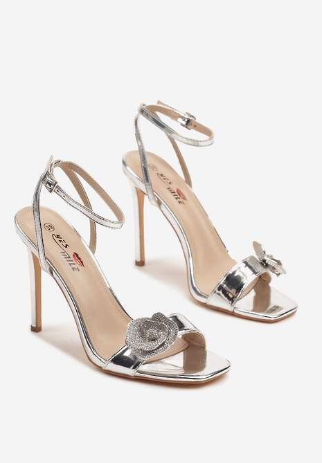 Srebrne Sandały na Szpilce Ozdobione Cyrkoniowymi Aplikacjami 3D Ranqua