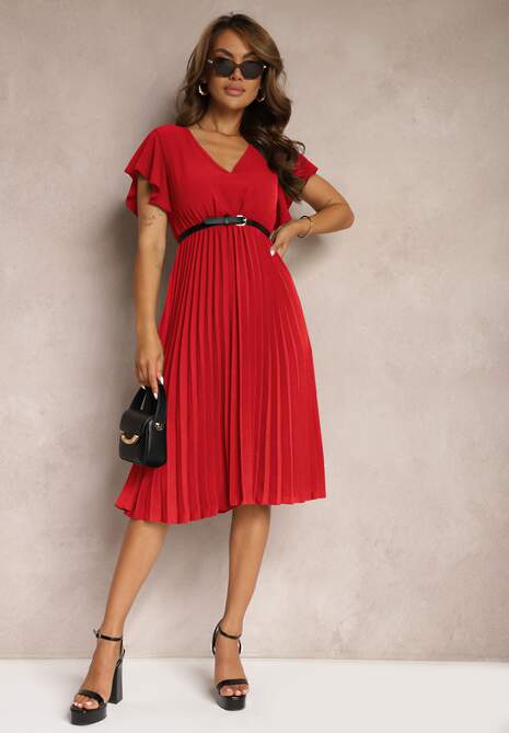 Czerwona Rozkloszowana Sukienka z Plisami i Dekoltem w V Rissari