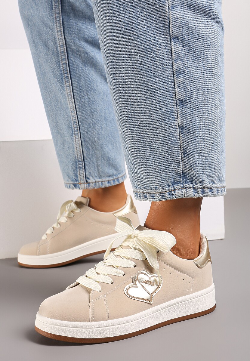 Czarne Sneakersy z Naszywką w Kształcie Serc Usitala