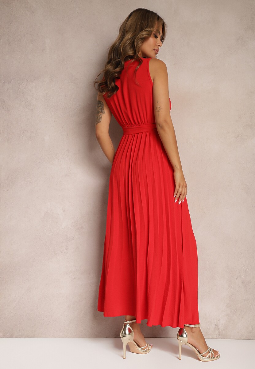 Czerwona Koktajlowa Sukienka Plisowana z Kwiatową Broszką Paskiem i Gumką w Talii Viknna