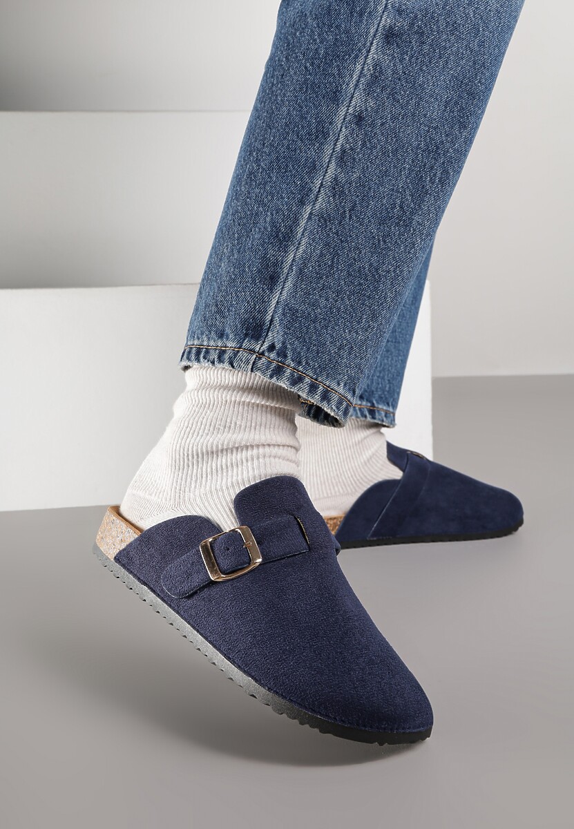 Czarne Klapki Ozdobione Klamrą na Pasku Zelevelis