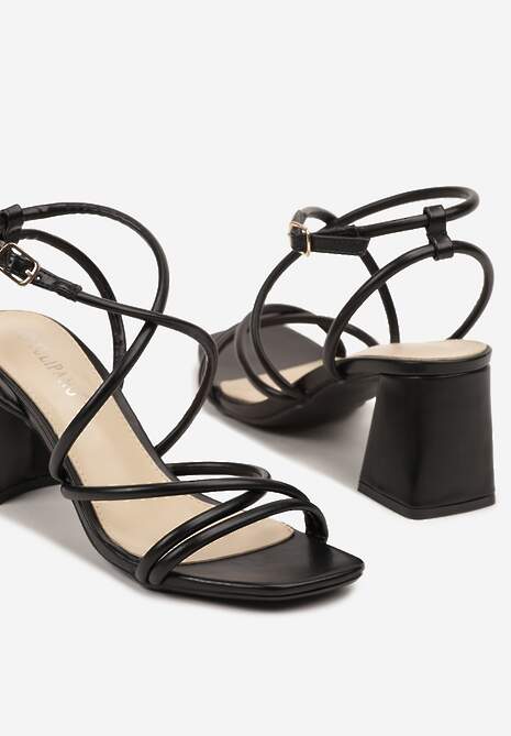Czarne Sandały na Słupku Ozdobione Paskami Fodina