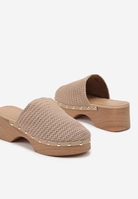 Ciemnobeżowe Klapki Chodaki na Platformie Ozdobione Nitami Morienna