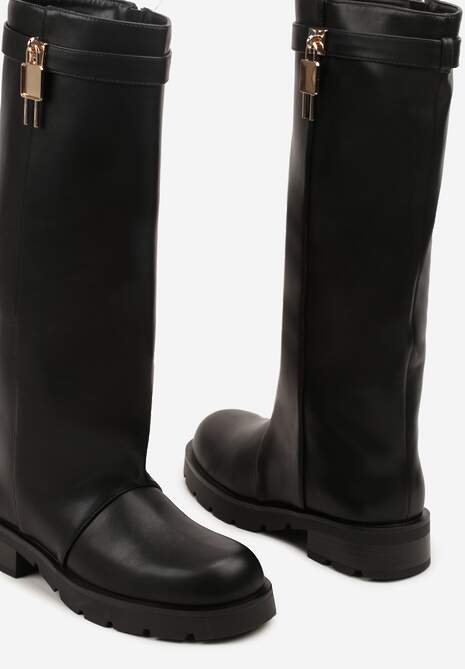 Czarne Kozaki z Imitacją Nakładkowej Cholewki i Aplikacją Nallara