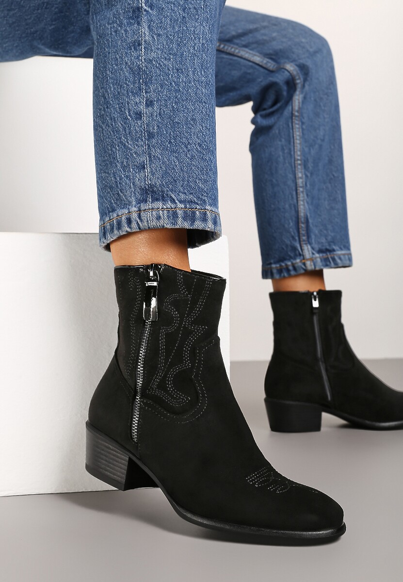 Czarne Botki Kowbojki z Delikatnym Haftem na Słupku Malwida