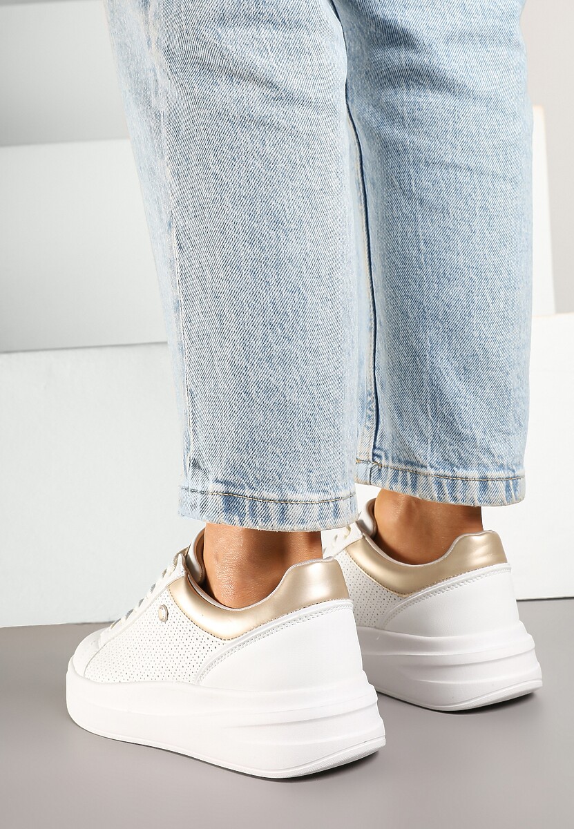 Białe Sneakersy Typu Tenisówki z Ozdobną Perforacją Mariselia