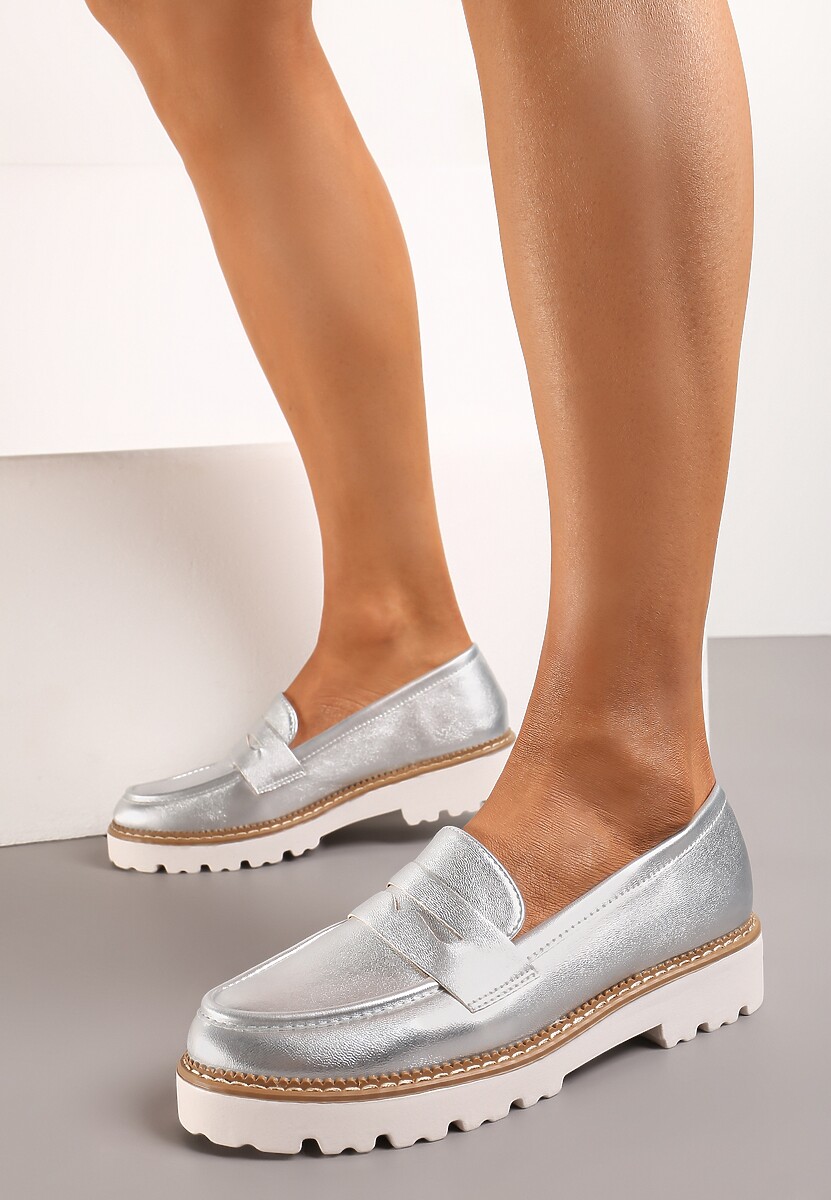 Jasnobeżowe Casualowe Mokasyny na Płaskiej Podeszwie z Ozdobnym Paskiem Apahida