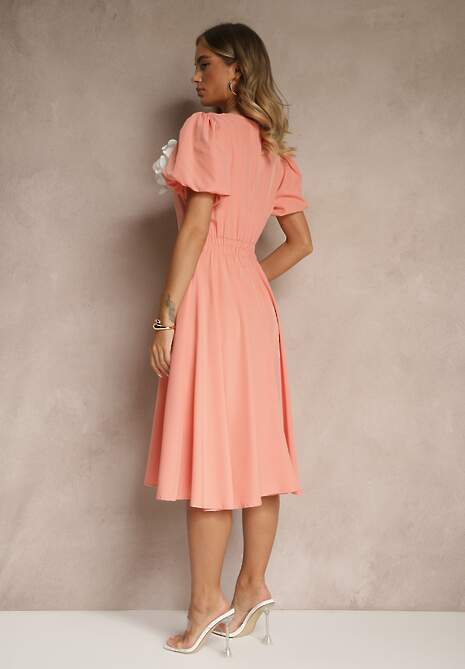 Różowa Rozkloszowana Sukienka Vices Ozdobiona Odpinanym Kwiatem 3D Koleira