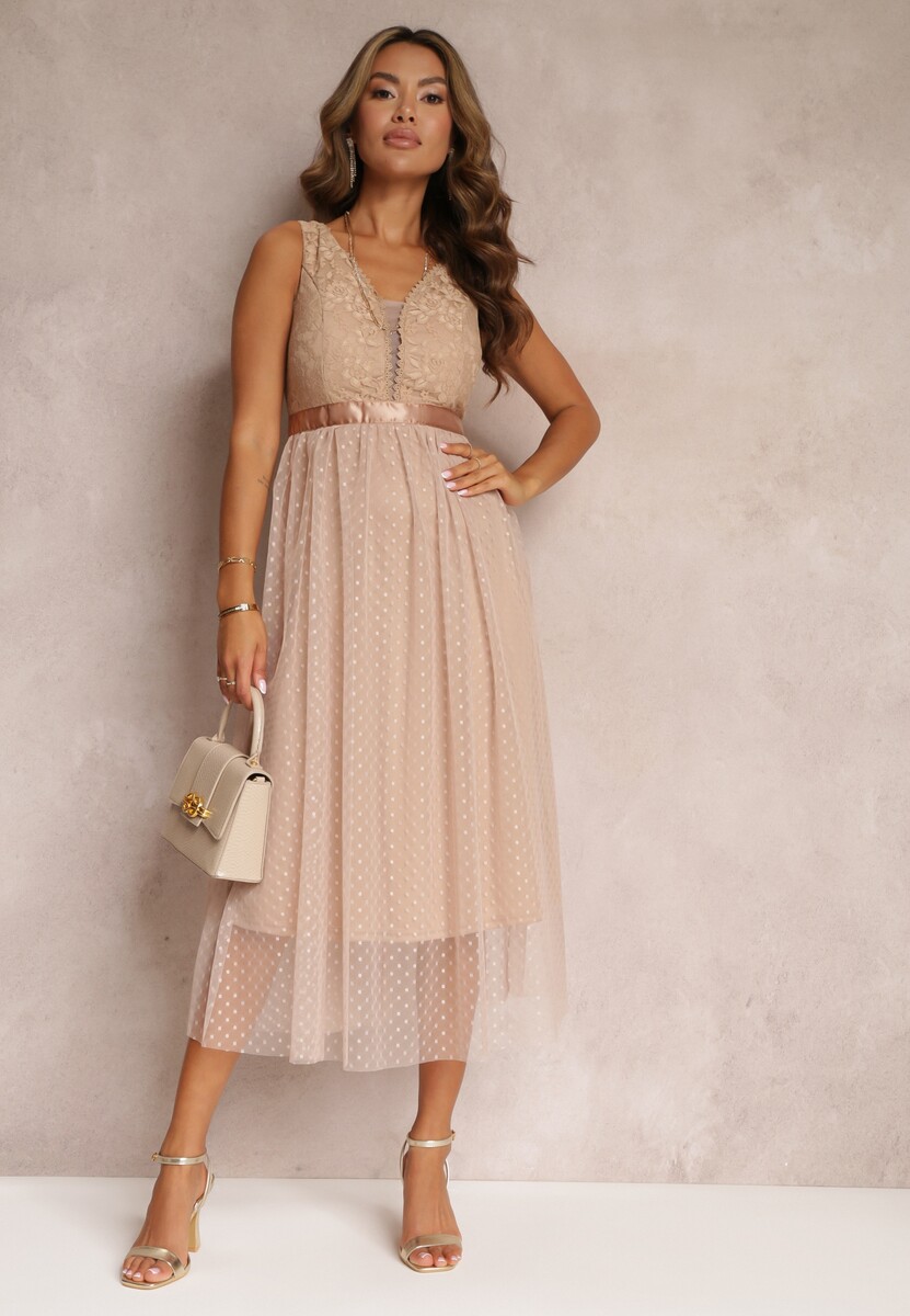 Czarna Tiulowa Sukienka Rozkloszowana z Koronką Phyvana