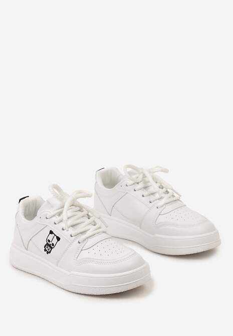 Białe Sznurowane Sneakersy z Ekoskóry z Ozdobną Naszywką i Perforacją Vetria