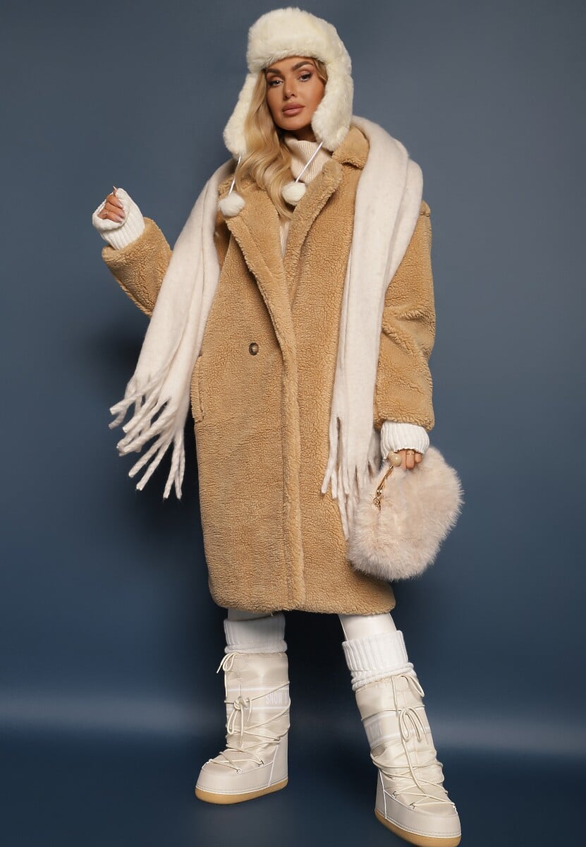 Beżowy Futrzany Płaszcz Teddy Zapinany na Guziki Bathalasa