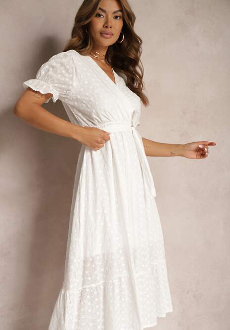 Biała Sukienka o Rozkloszowanym Kroju z Dodatkiem Bawełny Wiązana Paskiem w Talii Cassavia