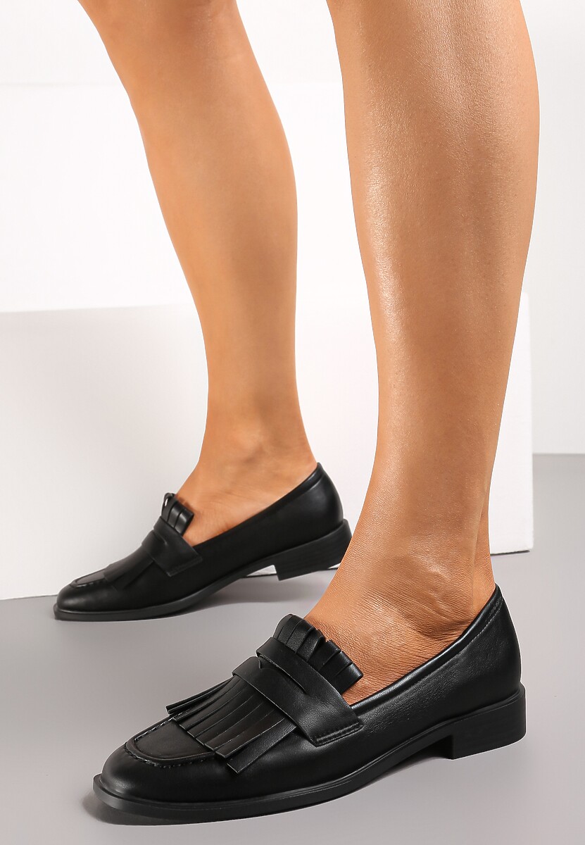 Czarne Mokasyny z Kwadratowym Noskiem i Frędzlami Tarnissa