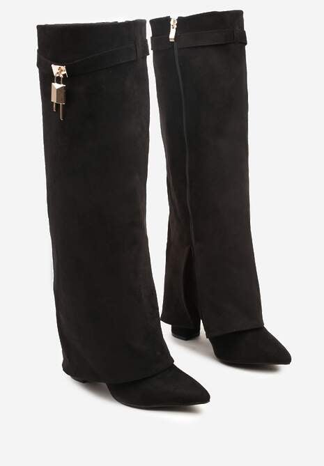 Czarne Kozaki na Słupku Ozdobione Metaliczną Kłódką i Wywiniętą Cholewką Lattorea