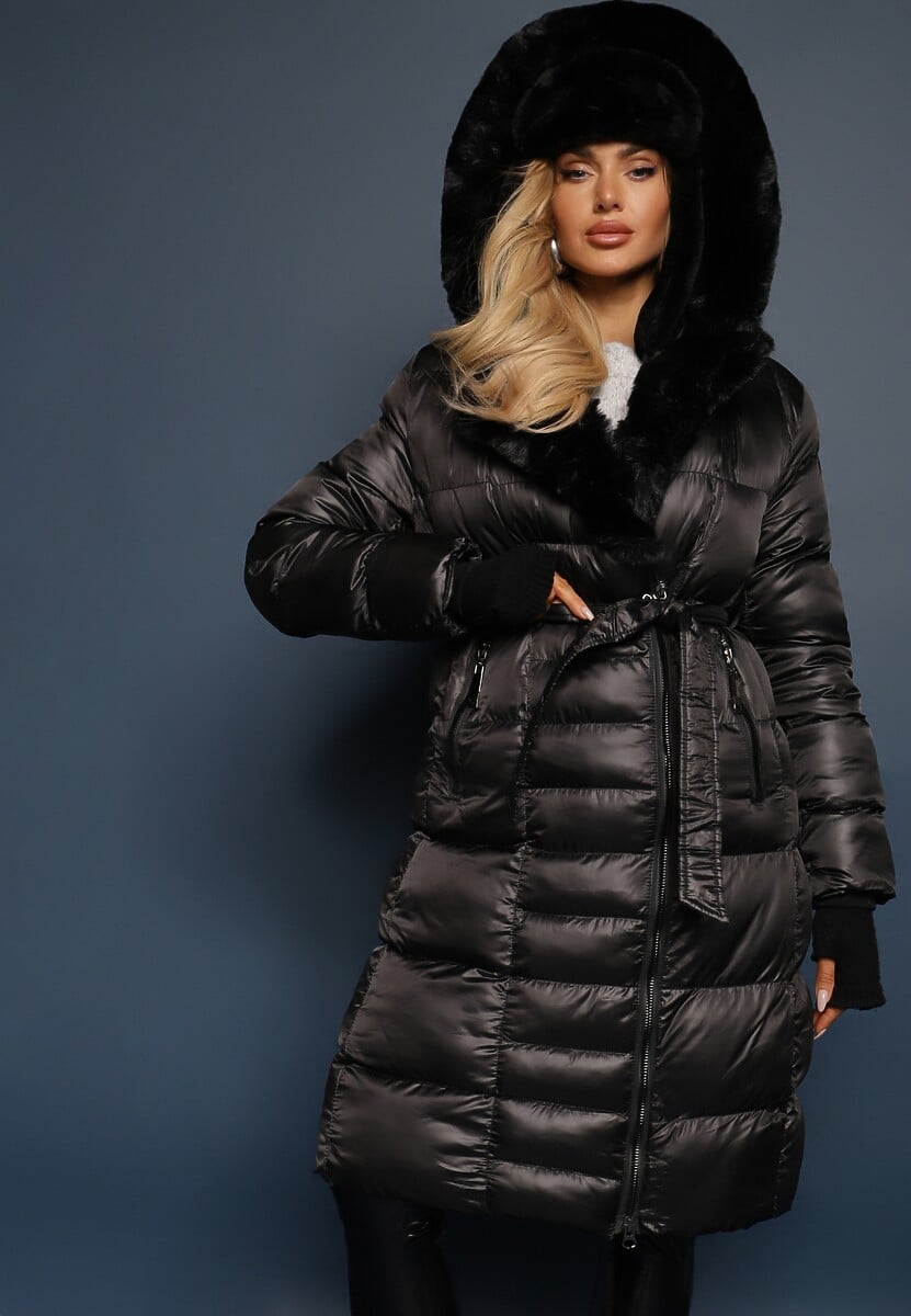 Czarna Pikowana Kurtka Płaszcz za Kolano z Wiązanym Paskiem i Futerkiem Vivenda