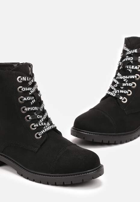 Czarne Botki z Paskiem z Ekoskóry Ozdobione Nitami na Płaskiej Podeszwie Elsara