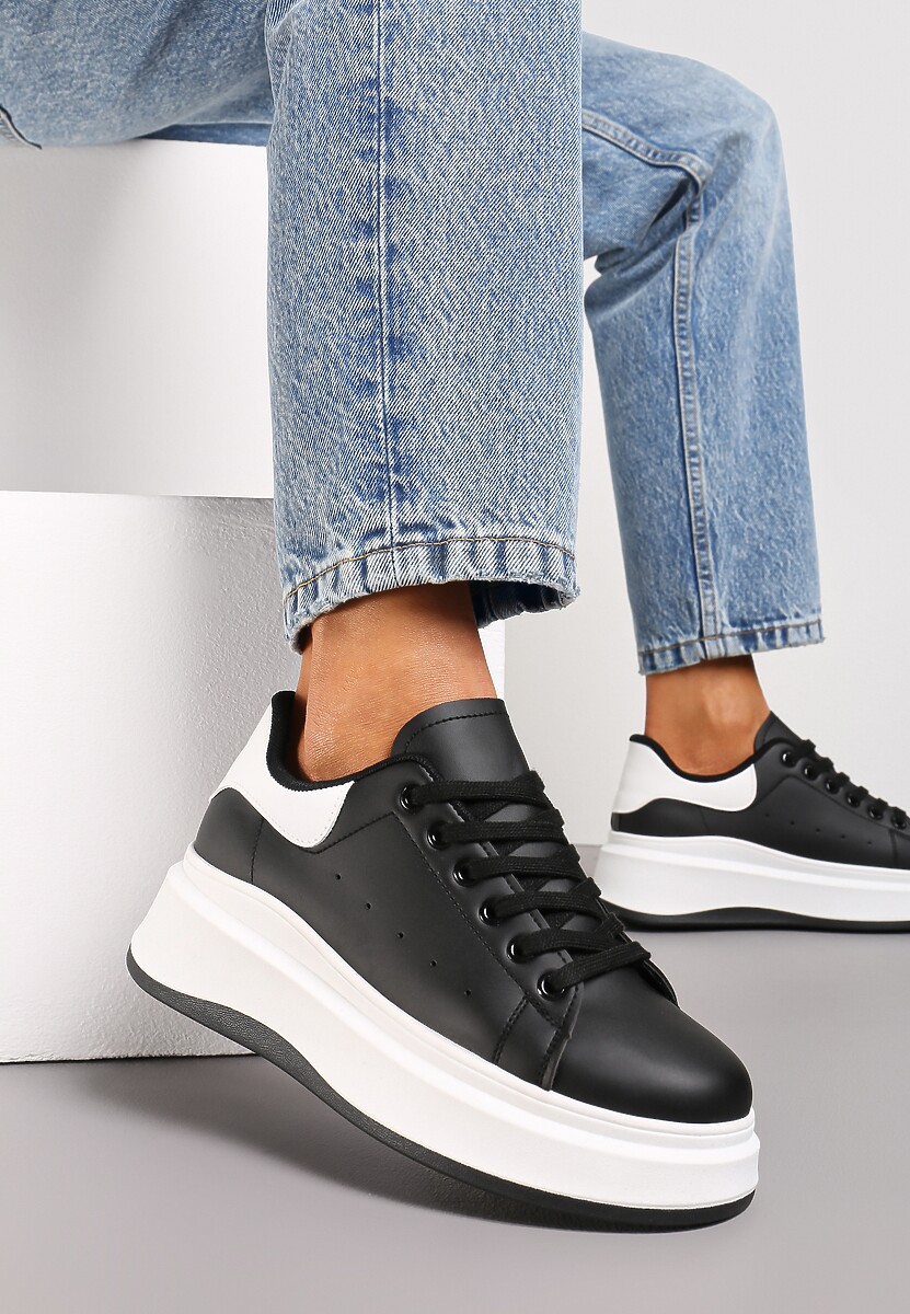 Czarne Sneakersy na Grubej Podeszwie z Perforacją i Ozdobą Gumowym Misiem Aireth