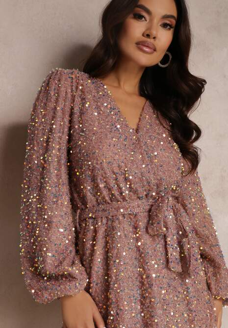 Różowa Sukienka Cekinowa z Kopertowym Dekoltem Voodek