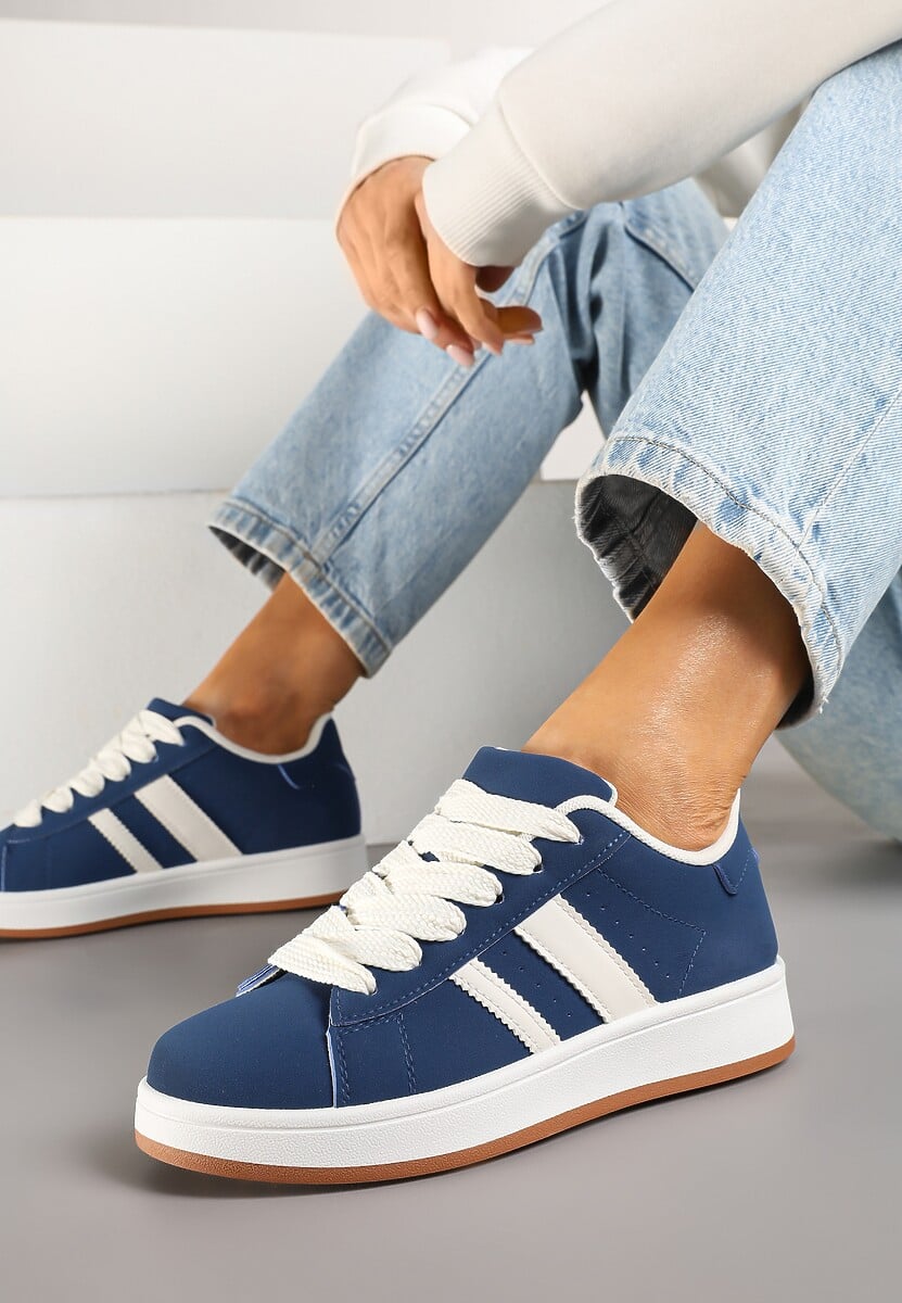 Granatowe Sneakersy na Niskiej Platformie z Naszywkami Flordexia
