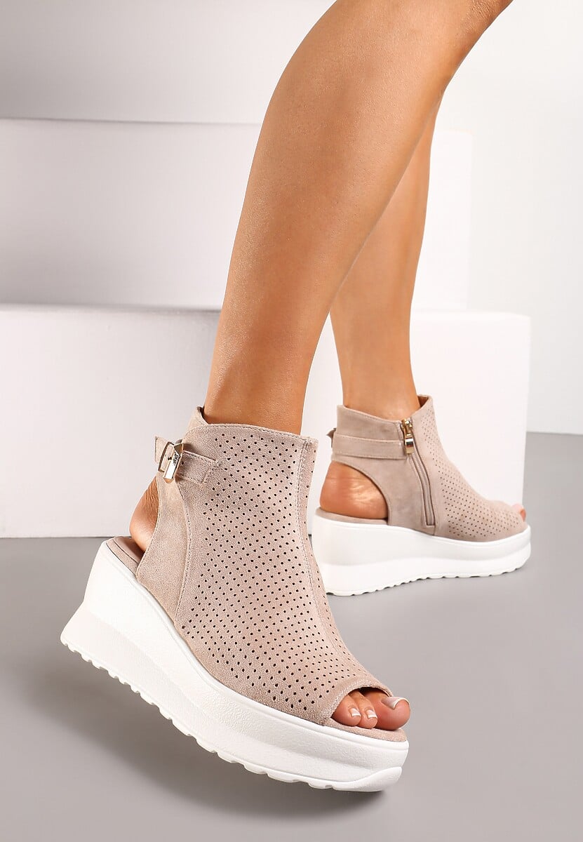 Beżowe Ażurowe Sandały na Koturnie z Noskiem Peep Toe i Odkrytą Piętą Bhanios