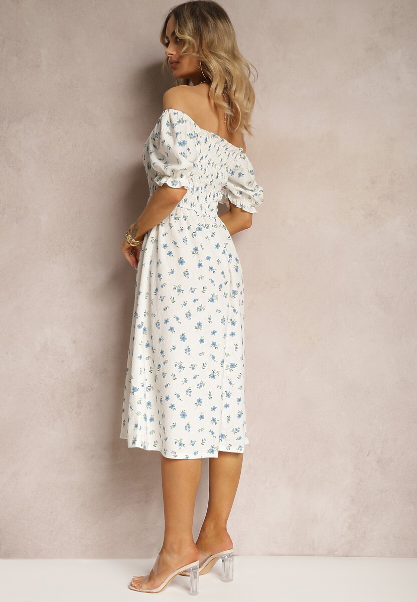Biało-Niebieska Kwiecista Sukienka Hiszpanka z Marszczonym Dekoltem i Falbanką Claperia