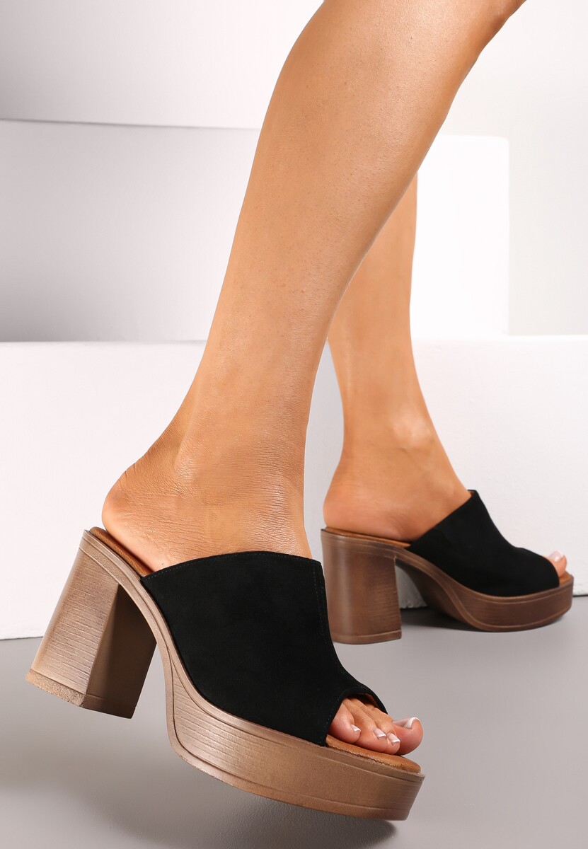 Czarne Klapki z Szerokim Paskiem na Słupku w Stylu Drewniaków Sabirah