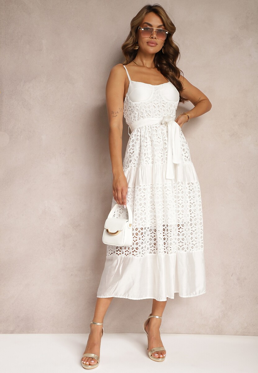 Biała Ażurowa Sukienka o Rozkloszowanym Kroju na Ramiączkach z Materiałowym Paskiem Residia