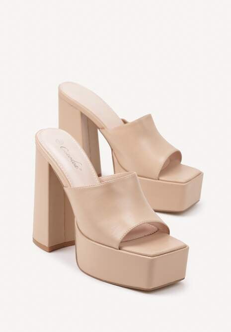 Beżowe Klapki na Słupku i Platformie Ozdobione Kwadratowym Noskiem Silarra