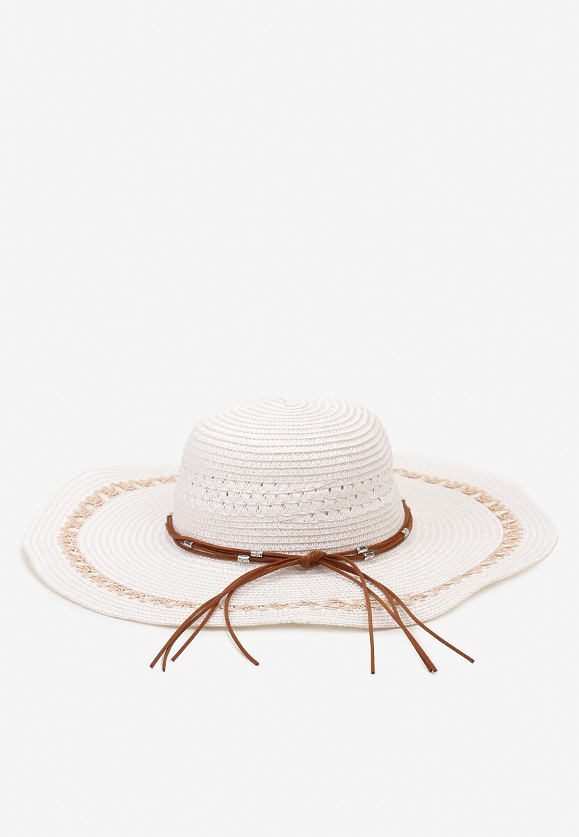 Biały Duży Kapelusz z Plecionki Naturalnej Udekorowany Wokół Rzemykami Aothiri