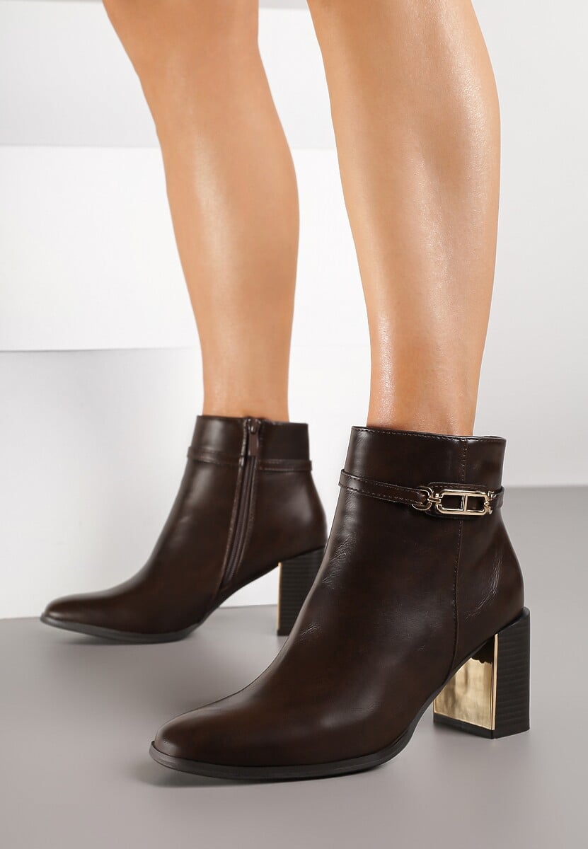 Brązowe Botki na Słupku z Metaliczną Aplikacją Latoreia