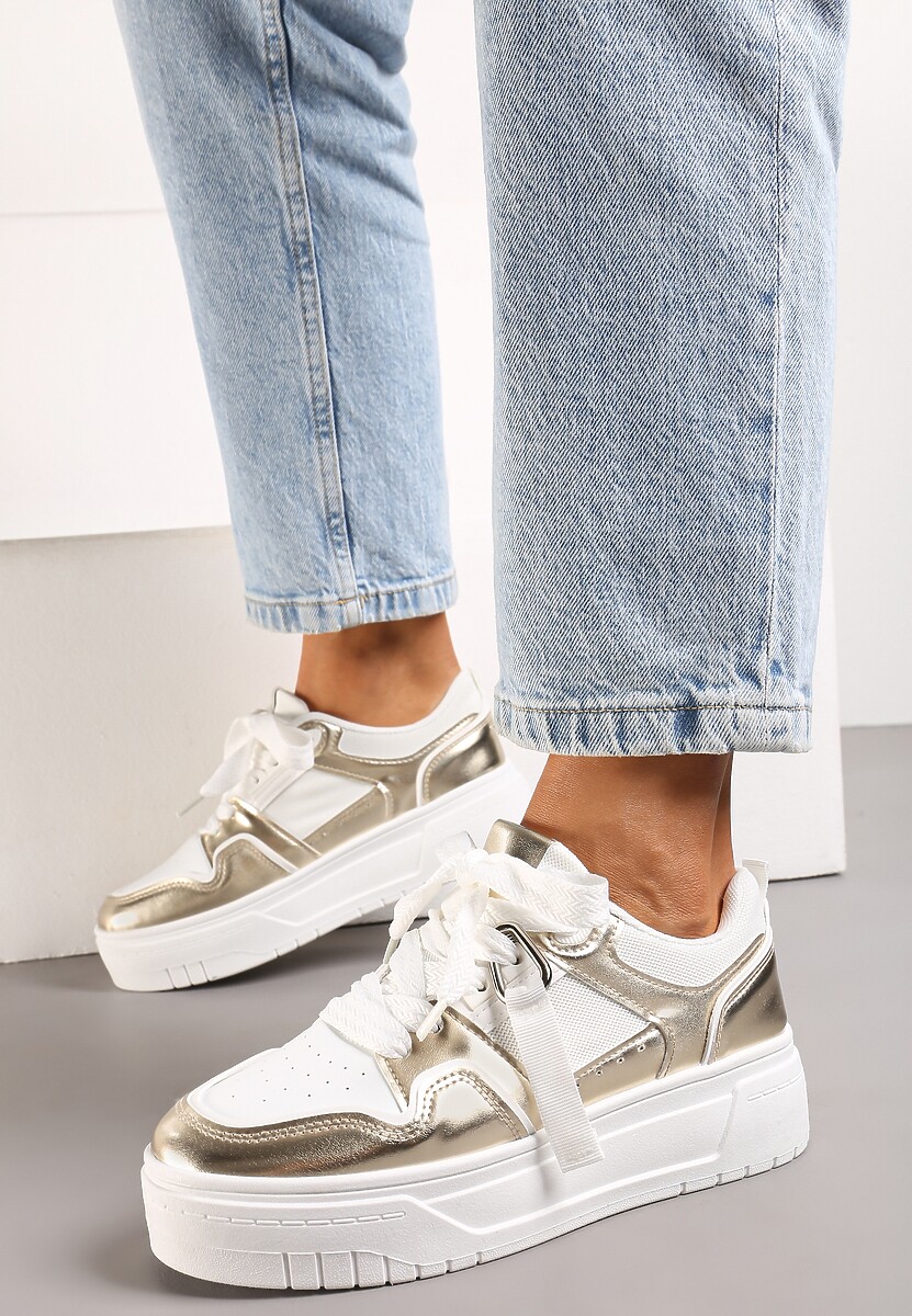Biało-Złote Sneakersy na Niskiej Platformie z Zawieszką i Ozdobnymi Sznurówkami Salam