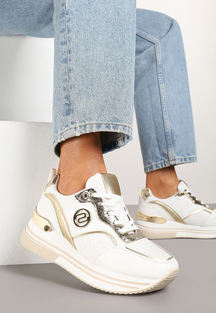 Biało-Złote Sneakersy z Metalicznymi Zdobieniami na Platformie Gonnella