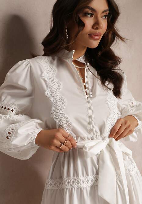 Biała Sukienka Midi z Guzikami i Koronkami Feralo