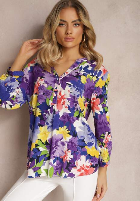 Fioletowa Wiskozowa Bluzka z Guzikami Przy Dekolcie w Kwiaty Kleddia