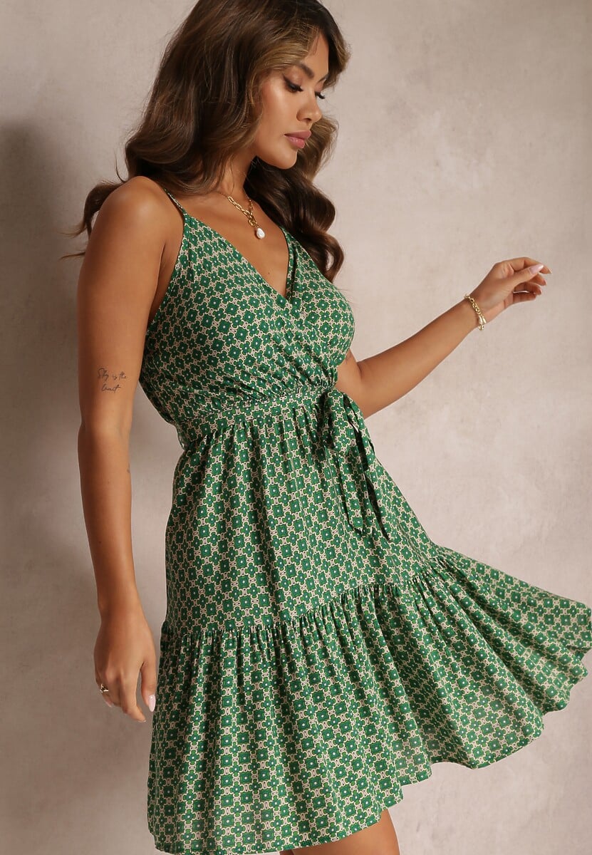 Zielona Wiskozowa Sukienka z Falbankami i Gumką w Pasie z Materiałowym Paskiem Erafina